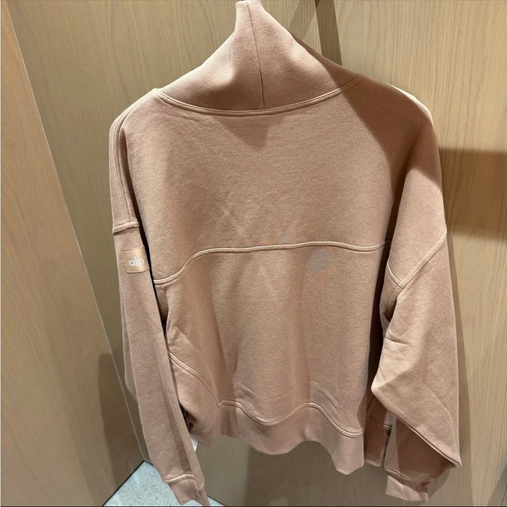 NWT ALO YOGA Hazy Mock Neck Pullover Toasted Almond - Picture 7 of 9